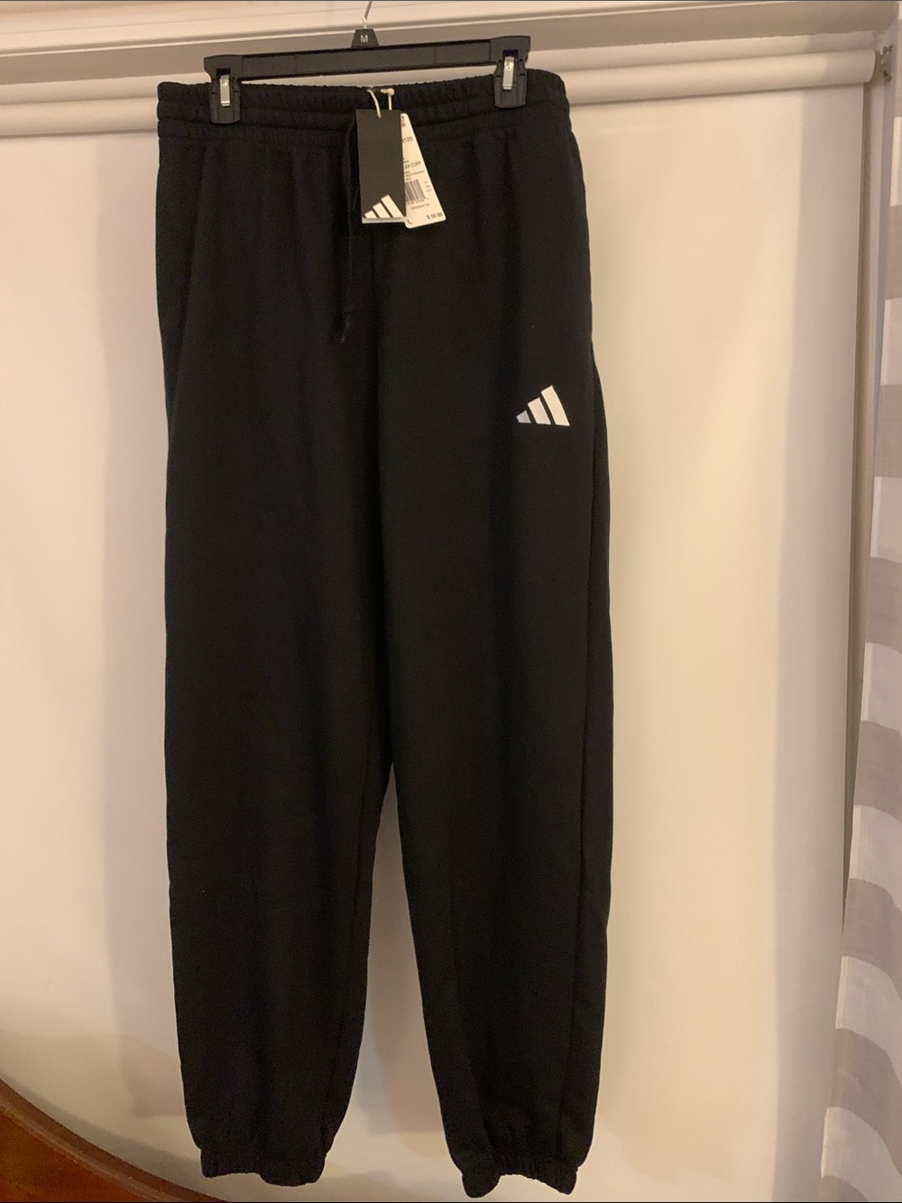 Adidas Black YoungMen's  Large Fleece Joggers
Waist:32" 
inseam:29" 
length:42"